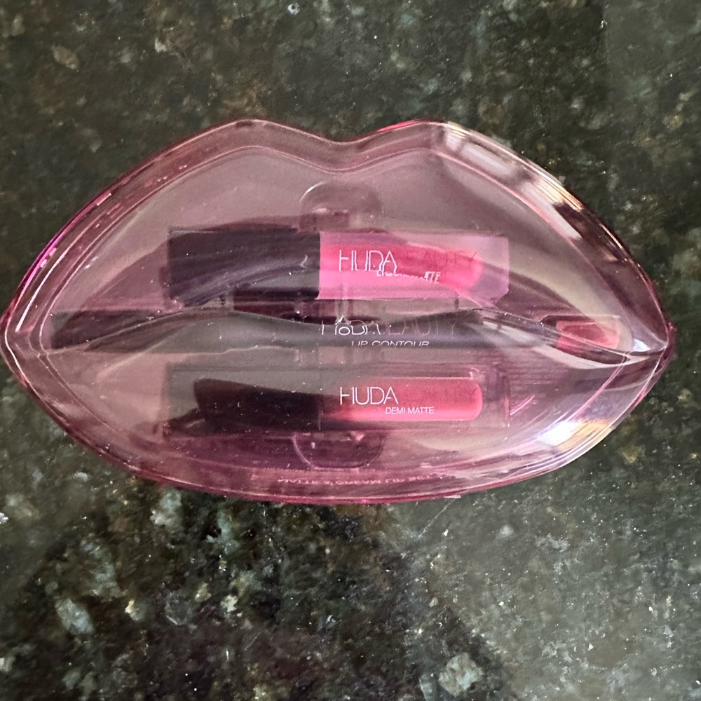 Huda Beauty Lip Kit